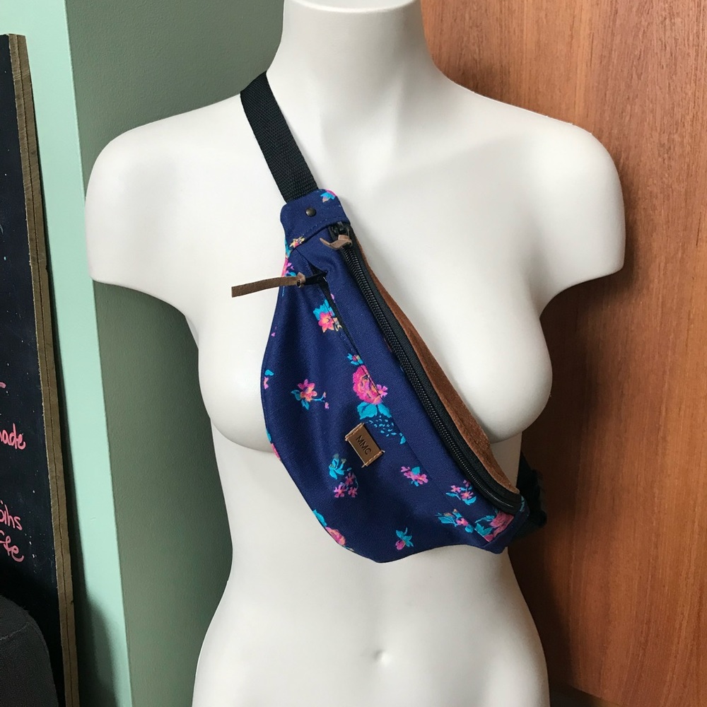 EUC - Upcycled Fanny pack - Minuit moins cinq - like new - Sac banane